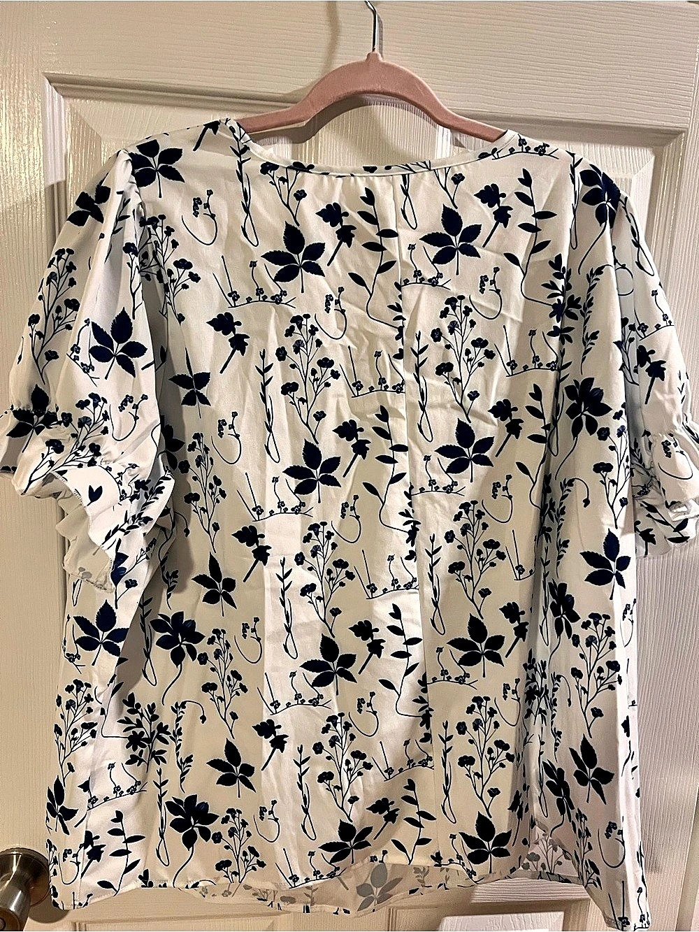 Floral Short Sleeve Blouse in White & Blue Like New - Picture 2 of 2
